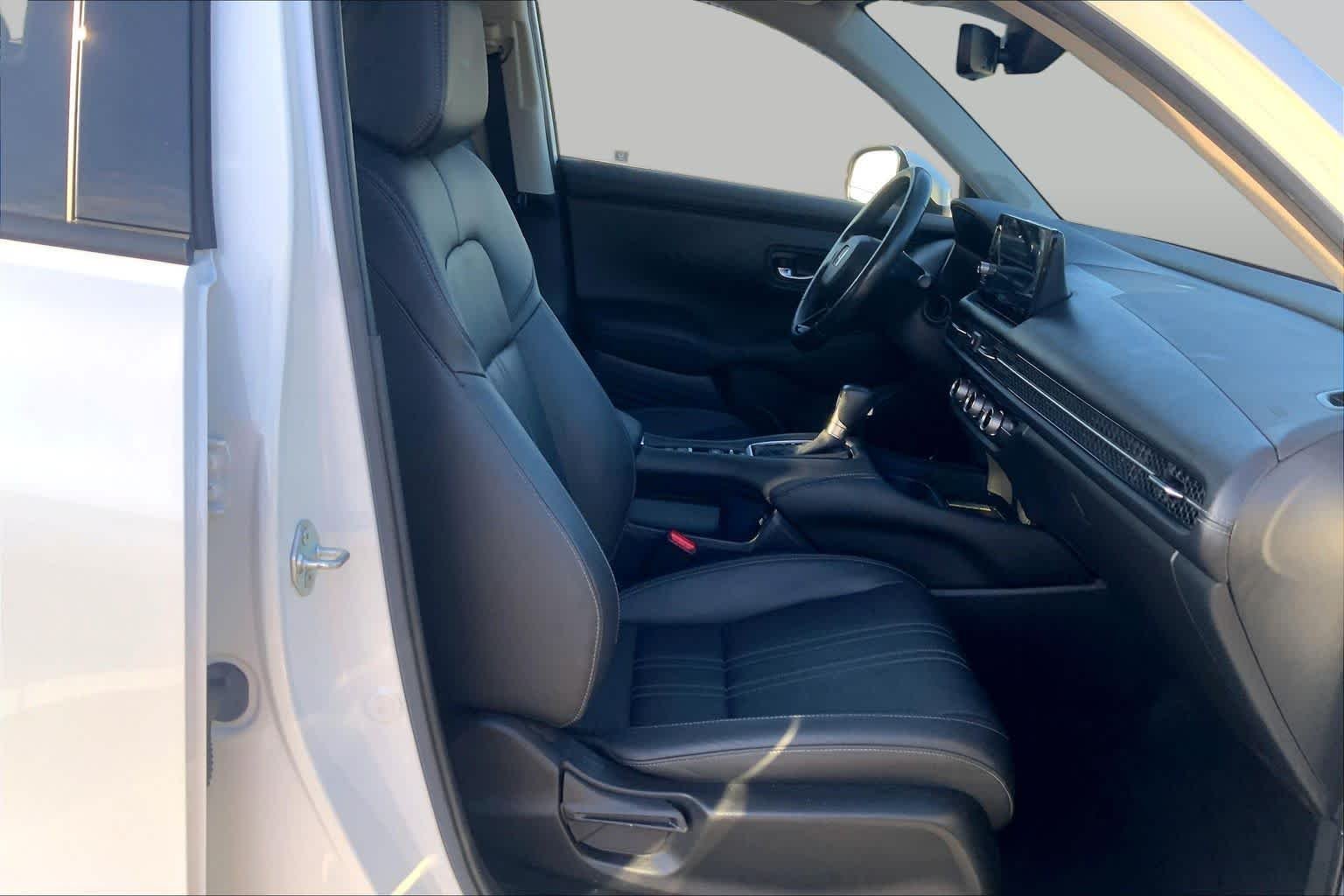 Used 2023 Platinum White Pearl Honda EX-L image 9