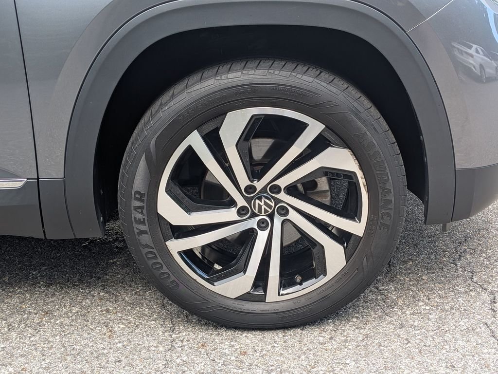 Certified Used 2022  Volkswagen 2.0T SEL image 9