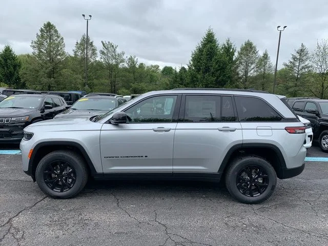 New 2026 Silver Zynith Jeep Altitude image 2