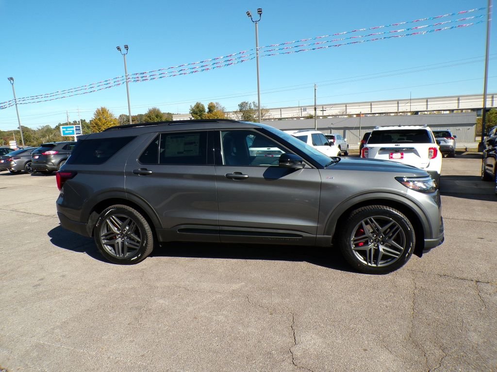New 2026 Carbonized Gray Metallic Ford ST-Line image 8