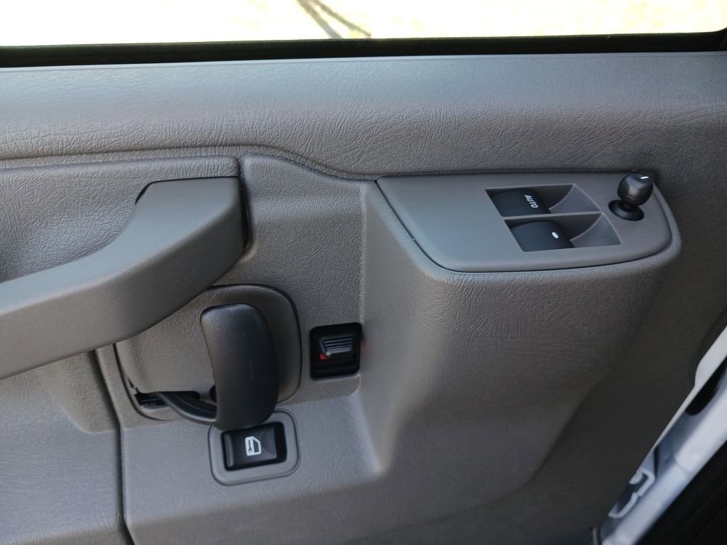 2025 Chevrolet Express Cargo Work Van - Photo 31