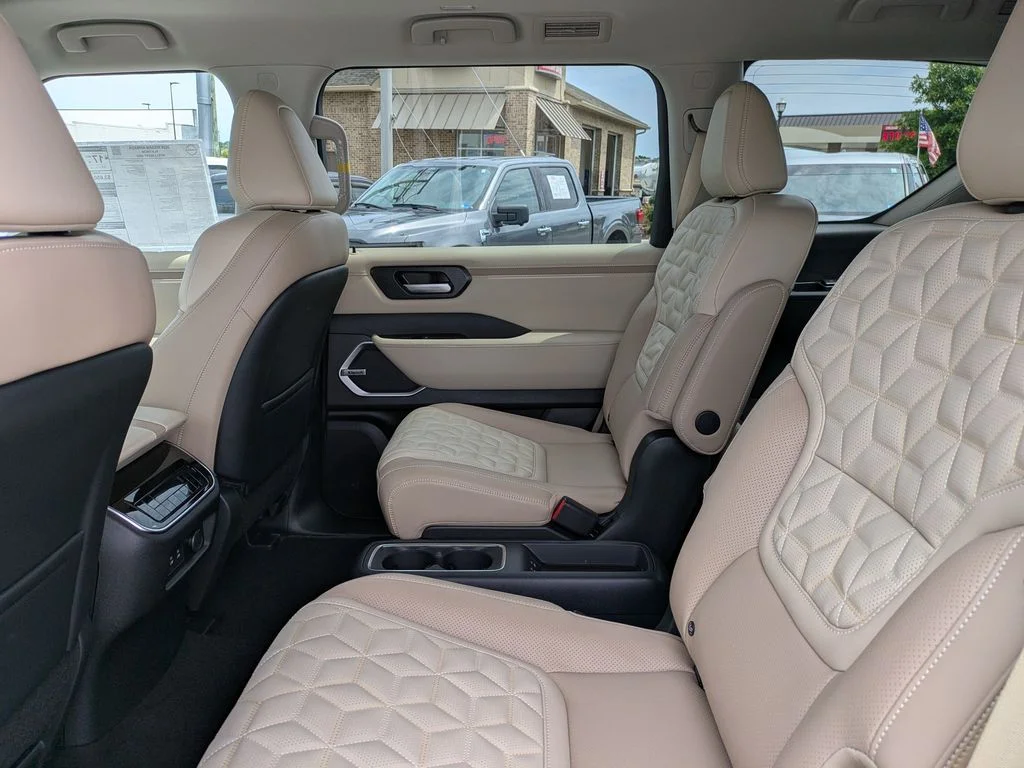 New 2026 Aspen White TriCoat / Super Black Two-tone Nissan Platinum image 14