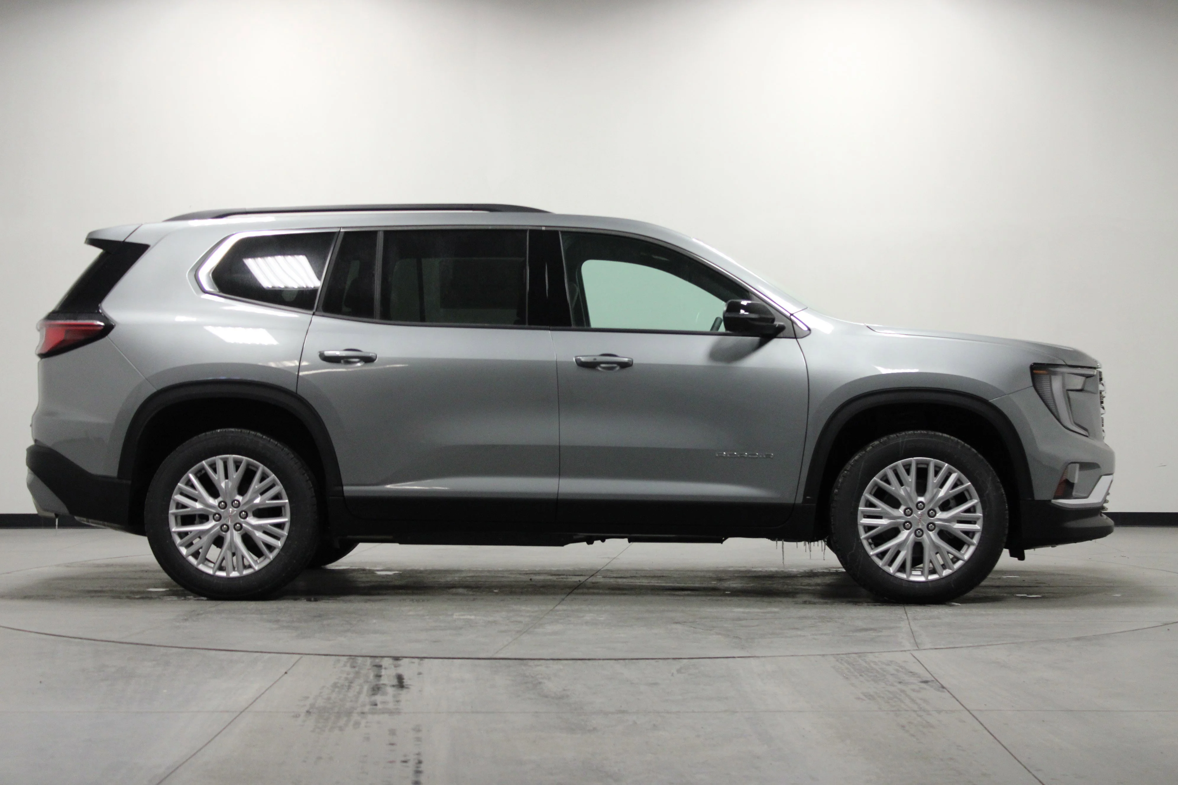 New 2026 Sterling Metallic GMC Elevation image 3