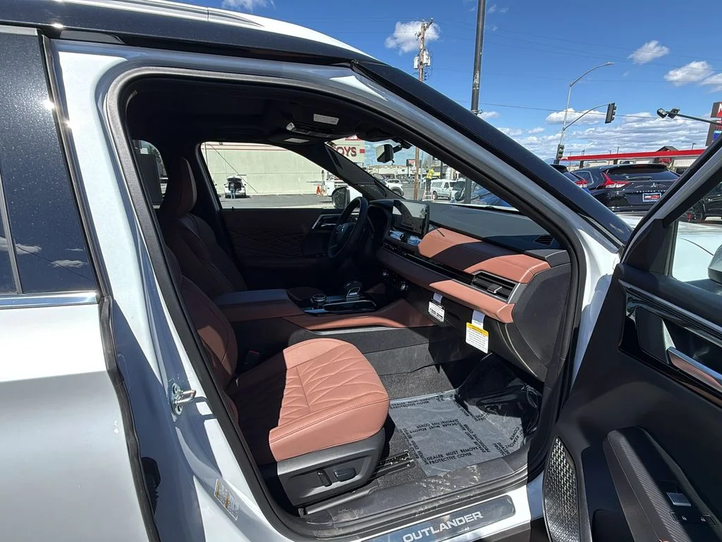 New 2026 White Diamond Mitsubishi SEL image 23