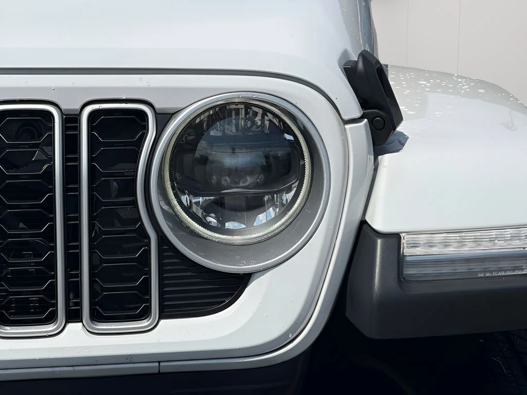 Used 2025 Bright White Clearcoat Jeep Sahara image 7