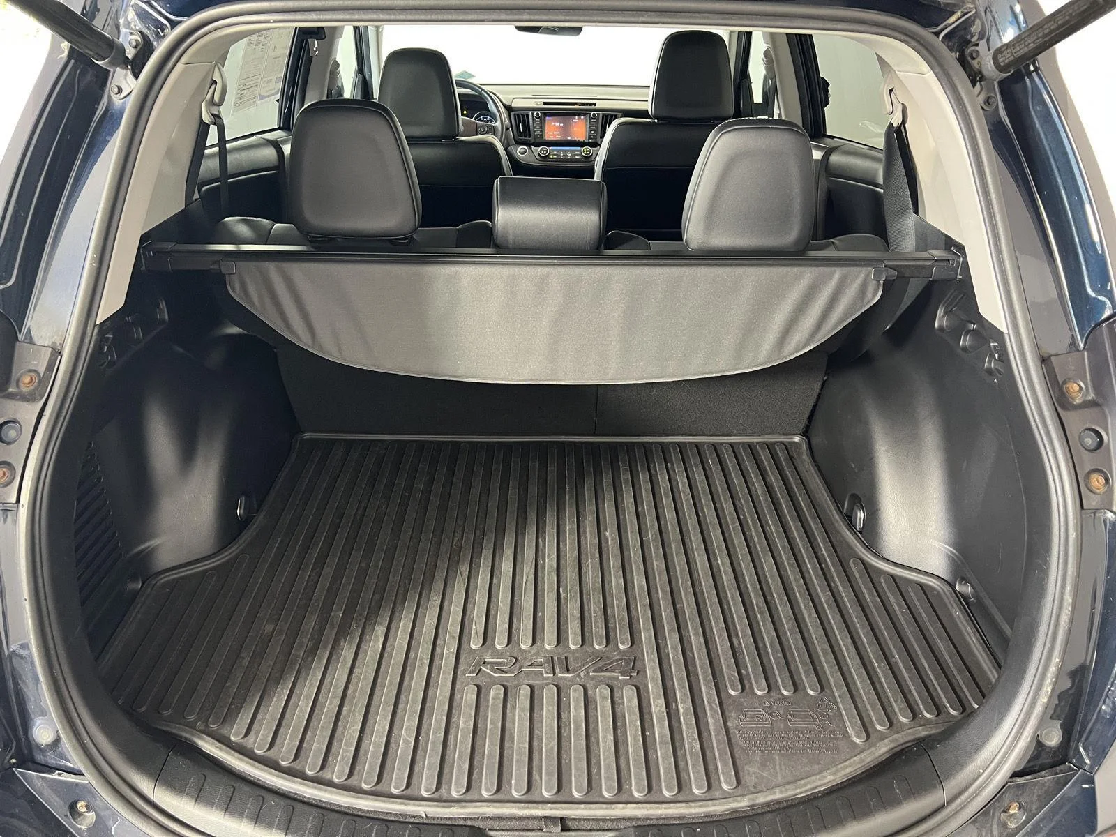 Used 2018 Galactic Aqua Mica Toyota Limited image 28