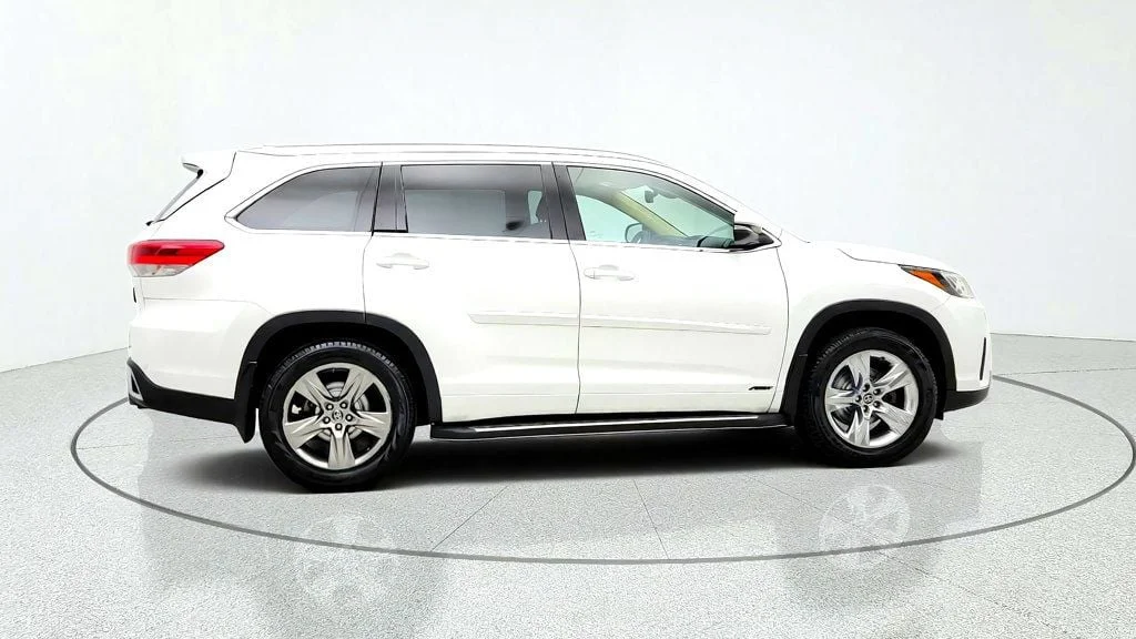 Used 2019 Blizzard Pearl Toyota Limited V6 AWD image 4