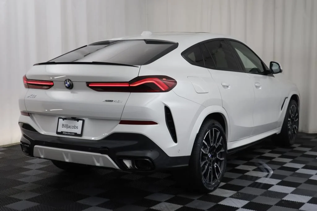 New 2027 MINERAL WHITE BMW xDrive40i image 17