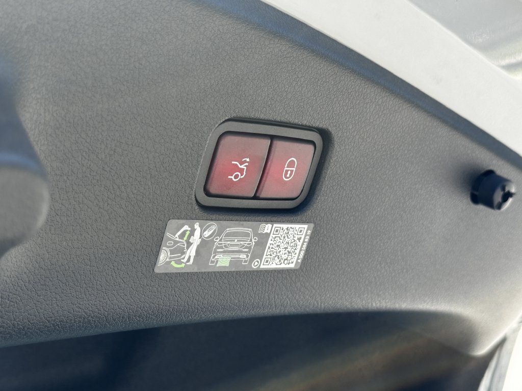 New 2027 MANUFAKTUR Alpine Grey Mercedes-Benz AMG® CLE 53 image 53