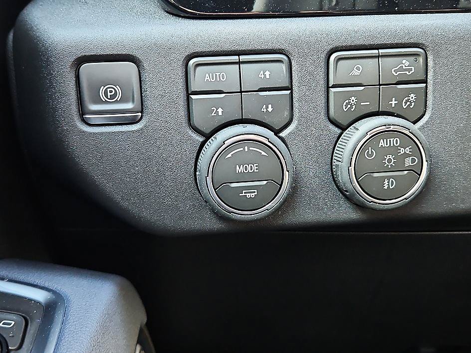 New 2026 Polar White Tricoat Chevrolet High Country image 22