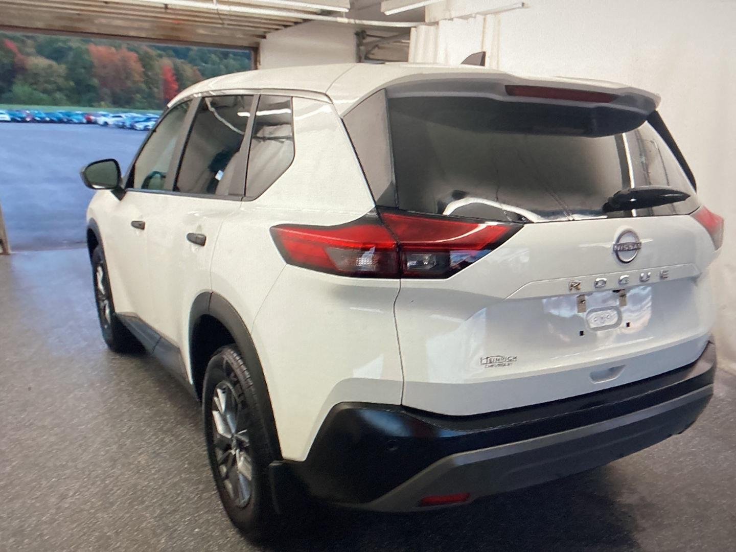 Used 2023 Glacier White Nissan S image 4