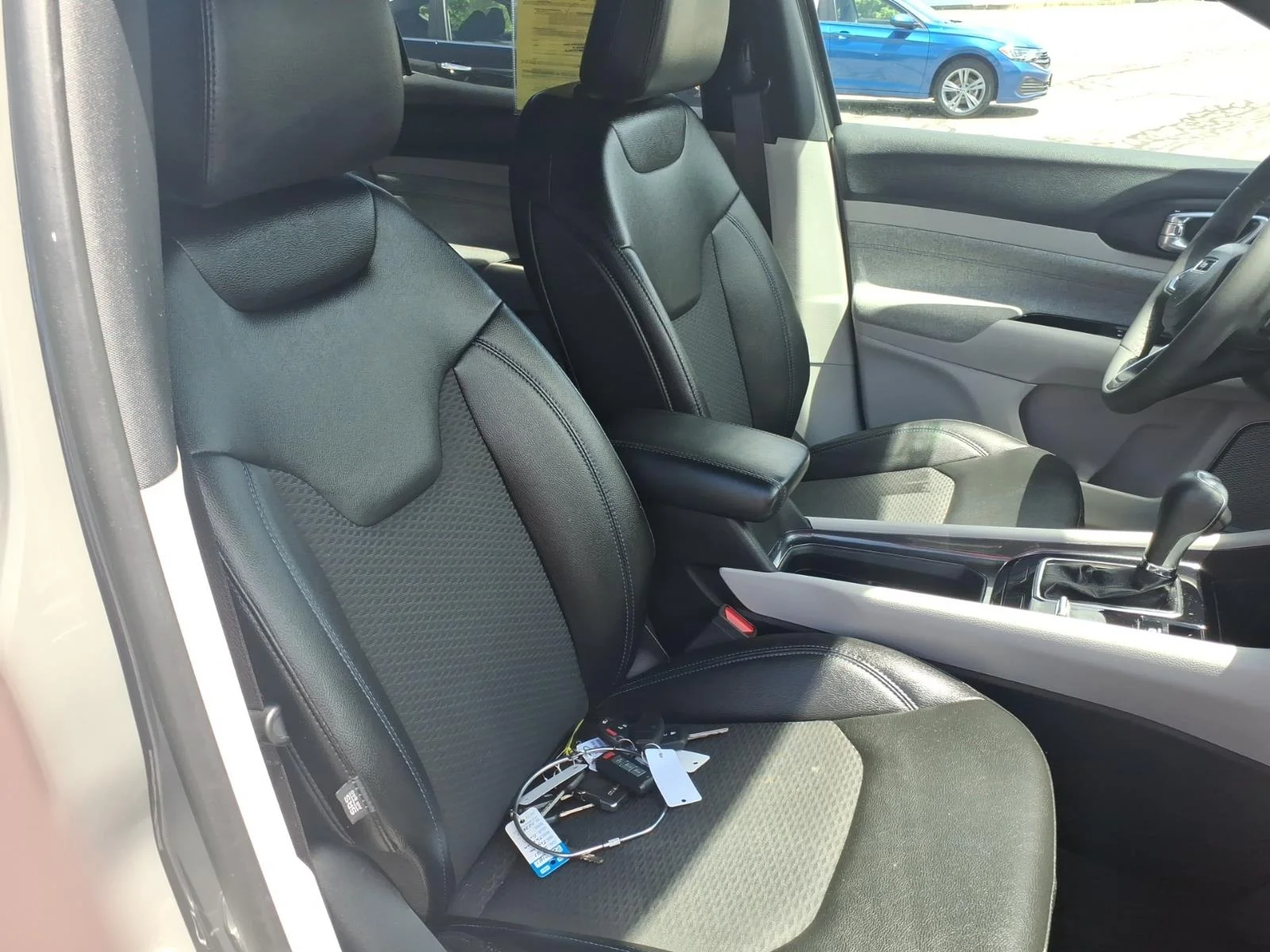 Used 2024 Gray Clearcoat Jeep Latitude image 16