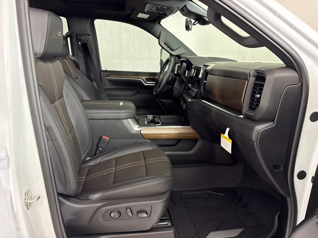 New 2026 Summit White Chevrolet High Country image 22