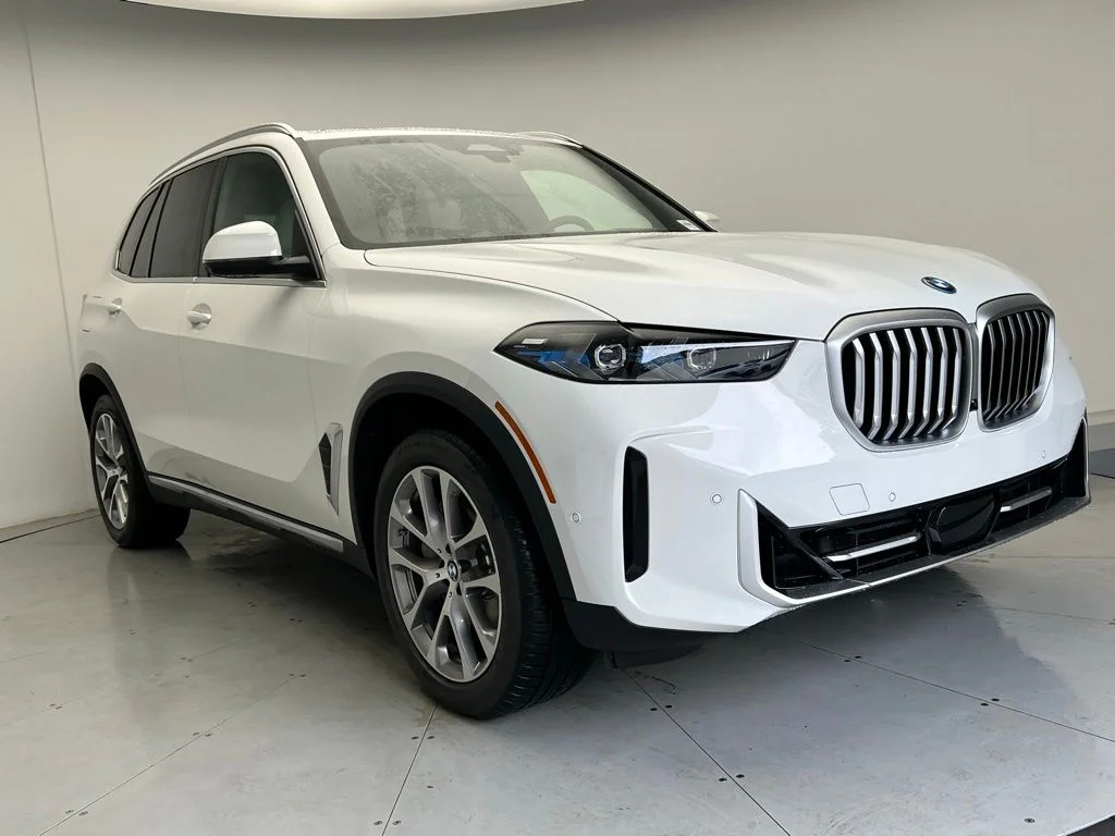 New 2026 Alpine White BMW xDrive50e image 2