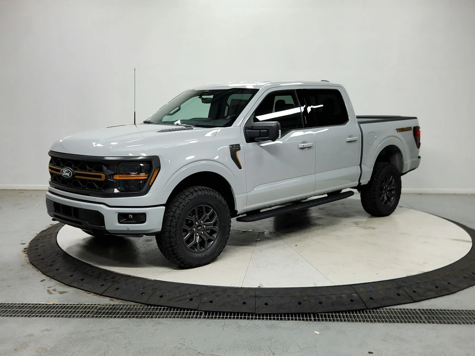 New 2026 White Ford Tremor image 4