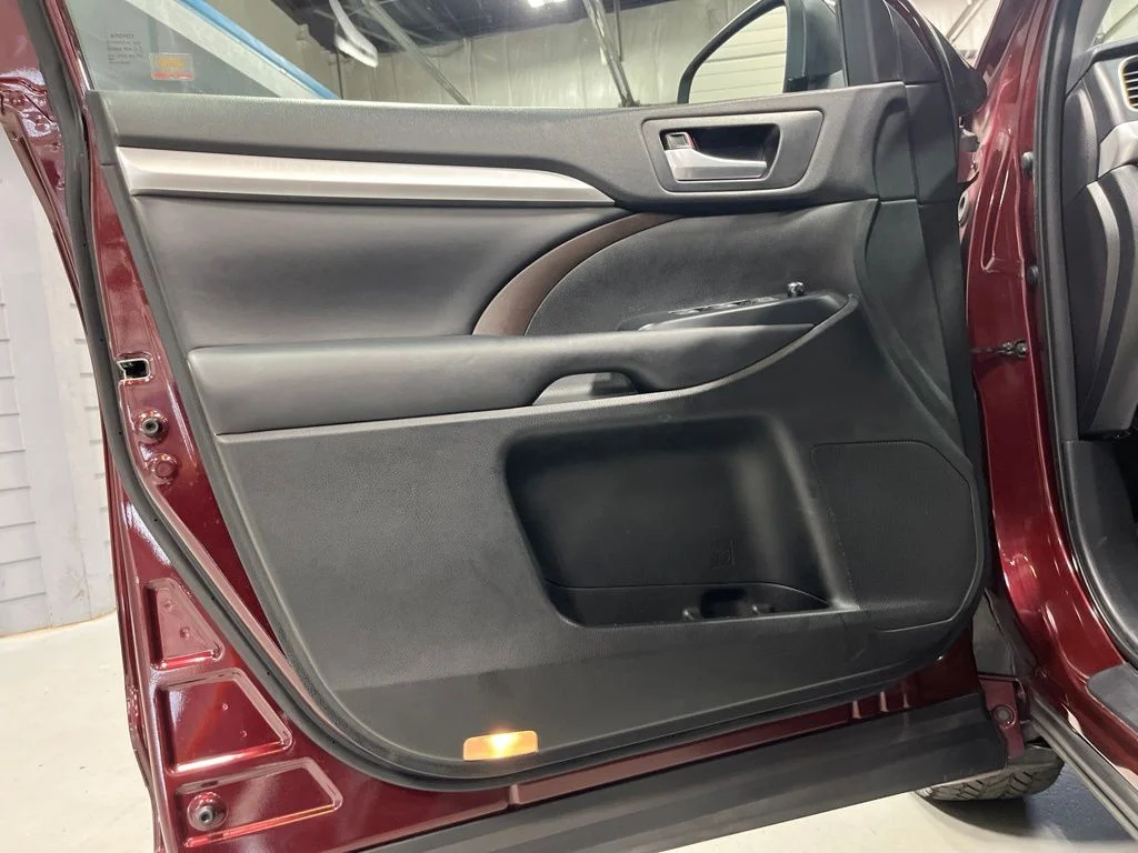 Used 2018 Ooh La La Rouge Mica Toyota XLE image 11