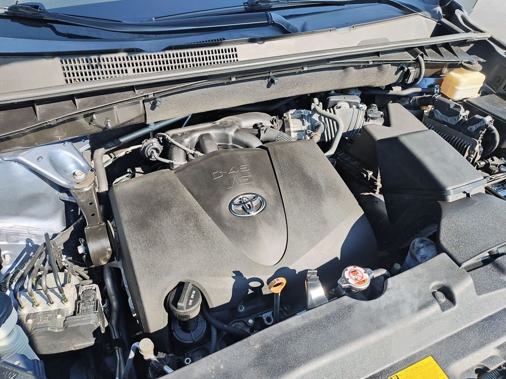 Used 2018 Blue Toyota XLE image 26