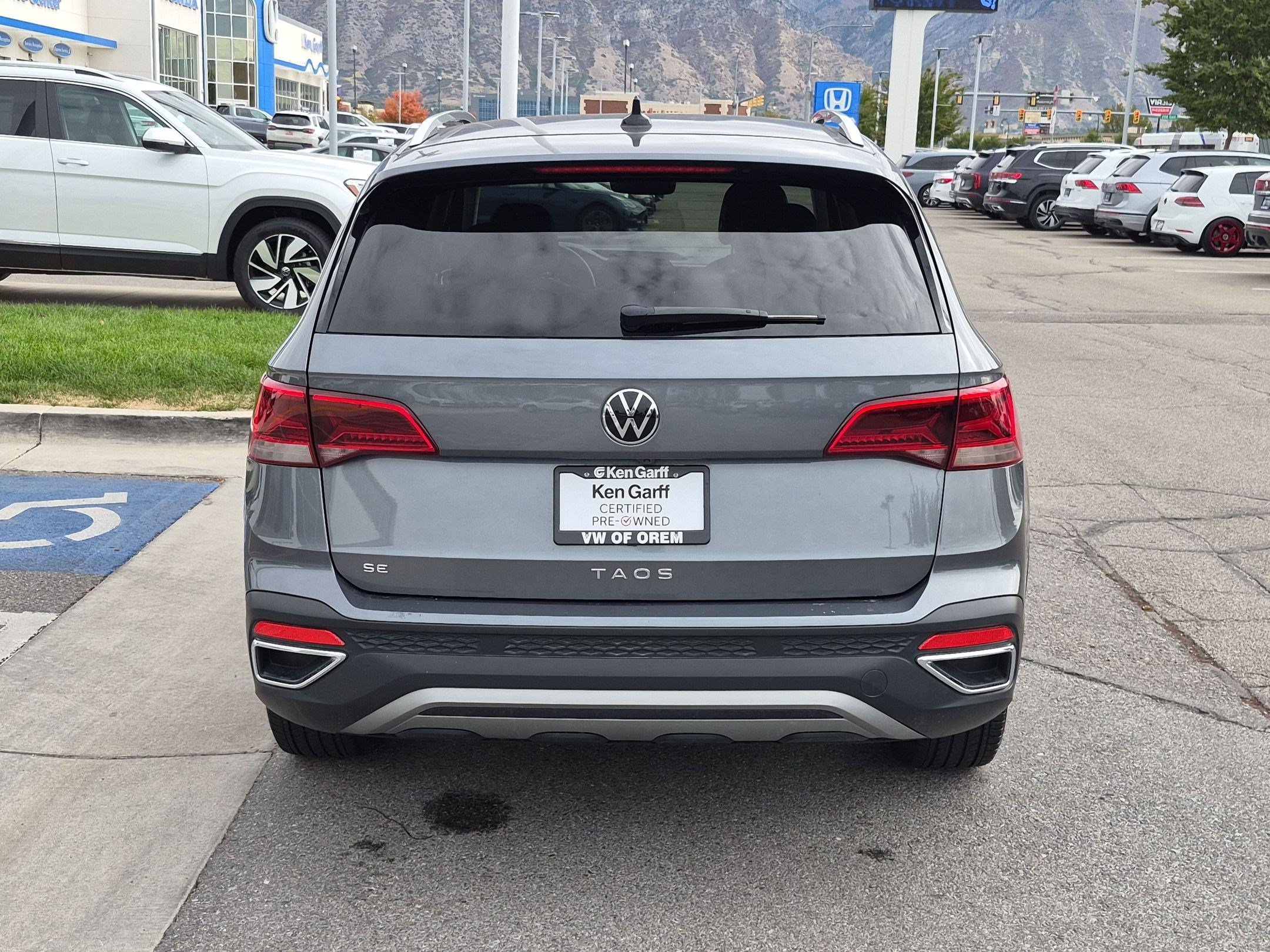 Used 2023 Platinum Gray Metallic Volkswagen SE image 4
