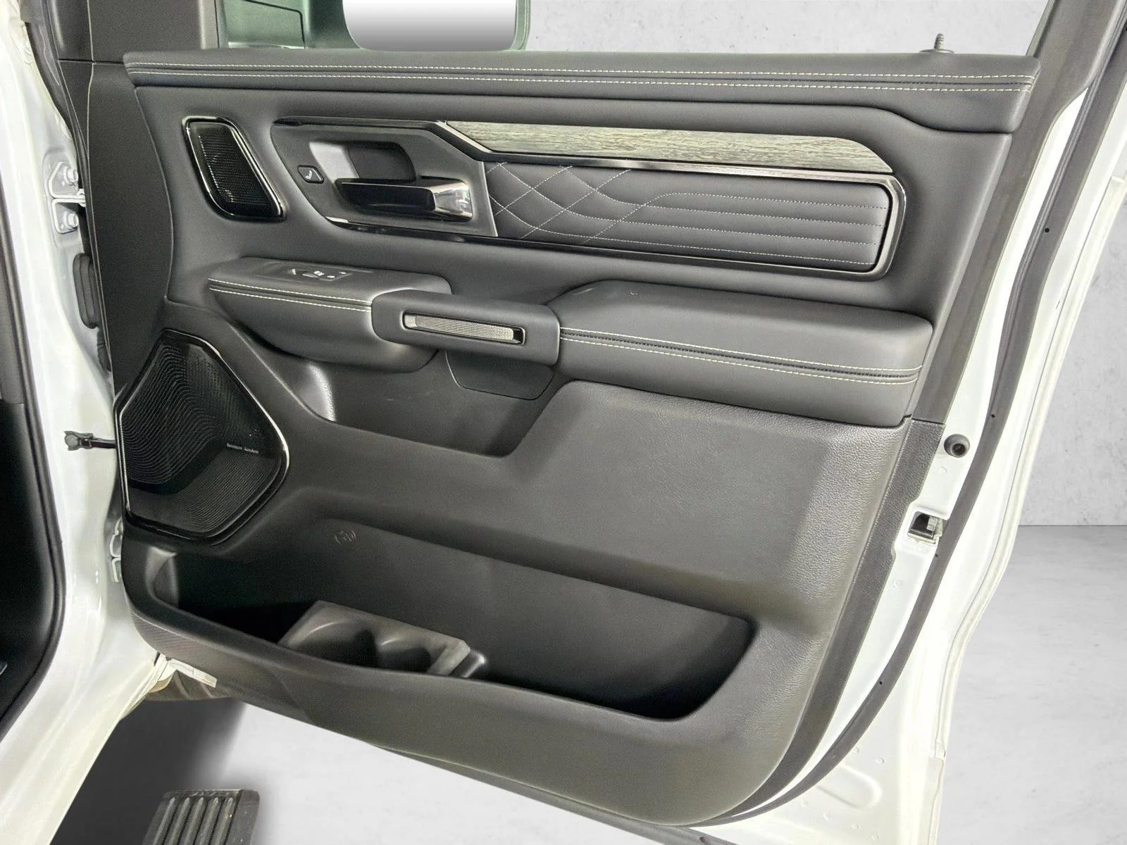 Used 2025 White Ram Limited image 16