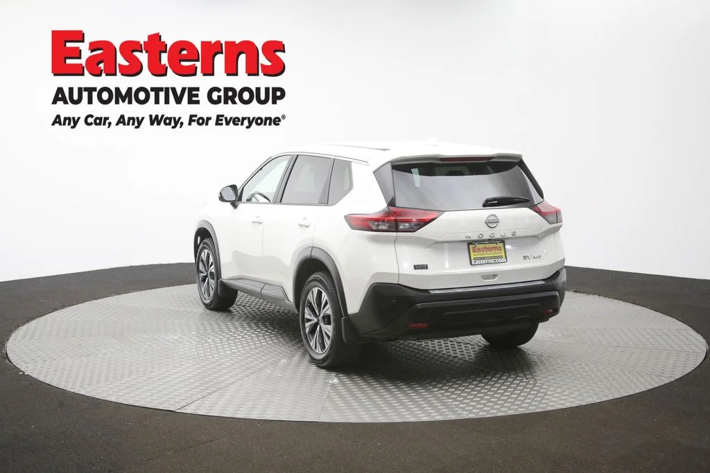 Used 2023 White Nissan SV image 63