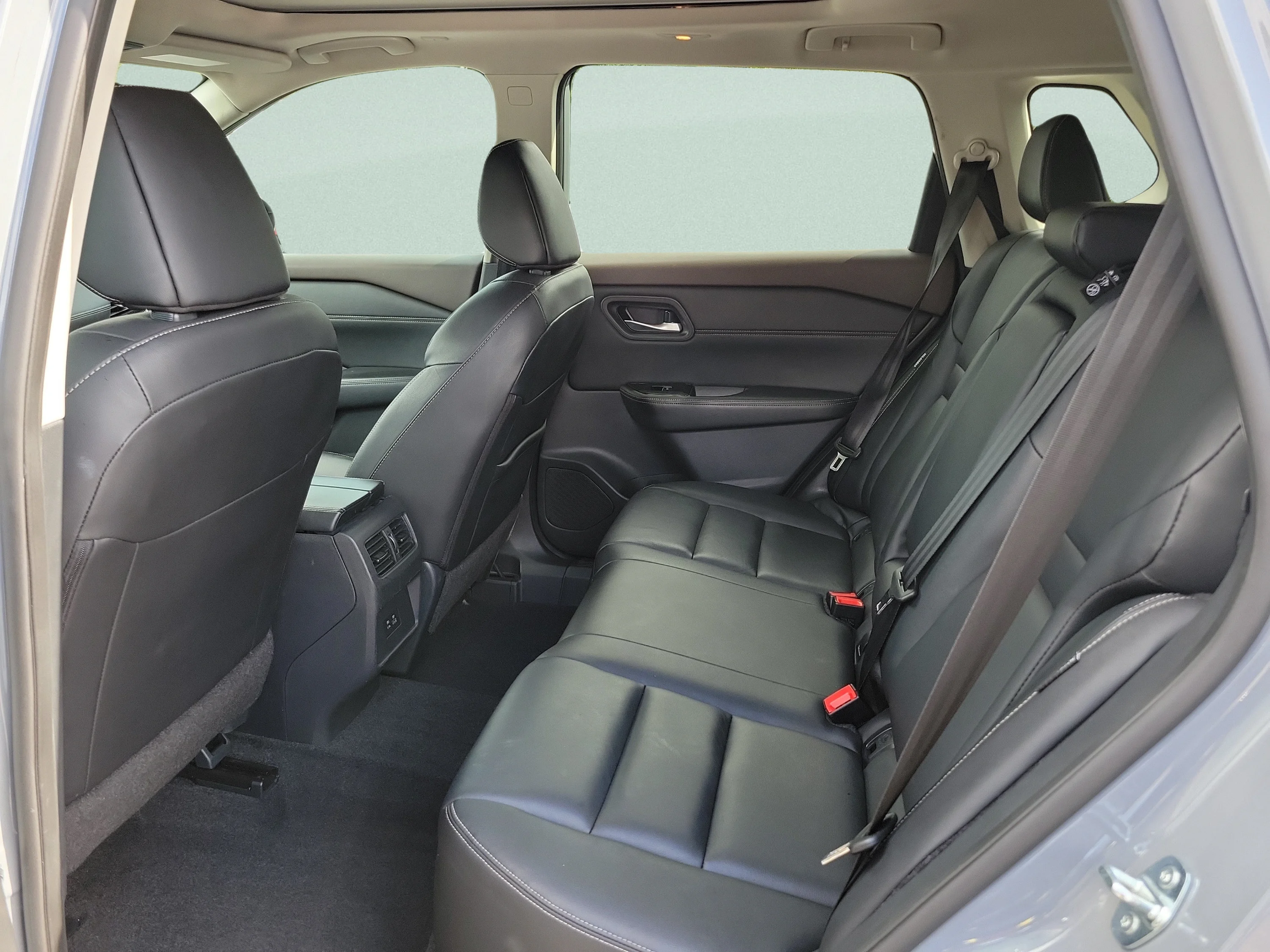 Used 2023 Boulder Gray Pearl Nissan SL image 17