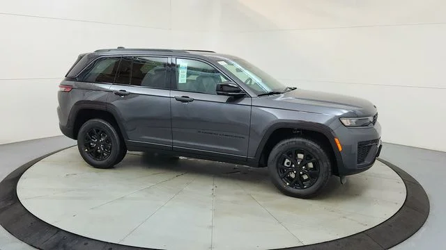 New 2026 Baltic Gray Metallic Clearcoat Jeep Altitude image 13