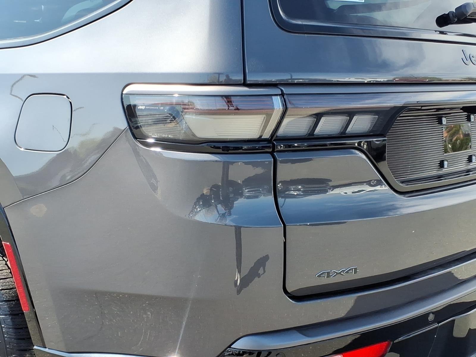 New 2026 Baltic-Gray Metallic Clear-Coat Exterior Paint Jeep  image 17