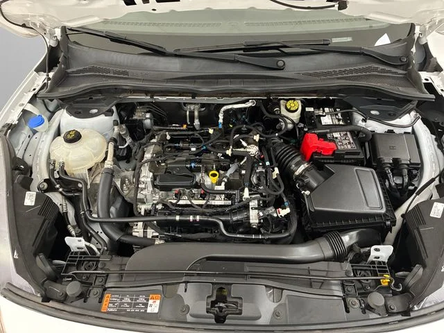 Used 2022 White Ford SE image 11