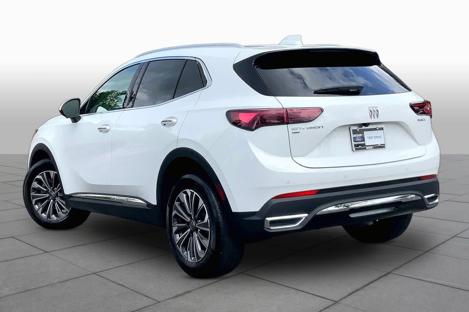Used 2025 Summit White Buick Preferred image 12