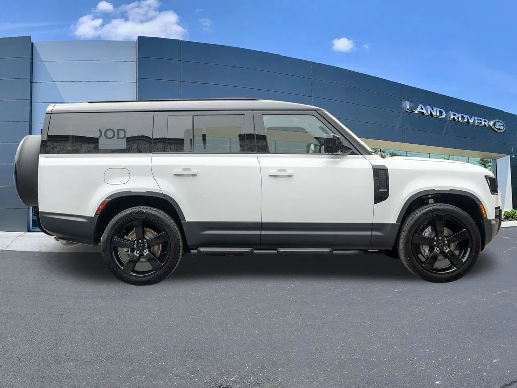 New 2026 Fuji White Land Rover S image 8