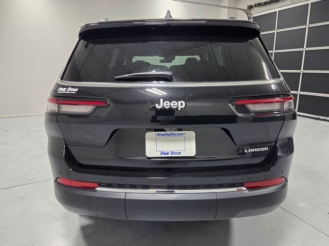 New 2026 Diamond Black Crystal Pearl-Coat Exterior Paint Jeep Laredo image 9