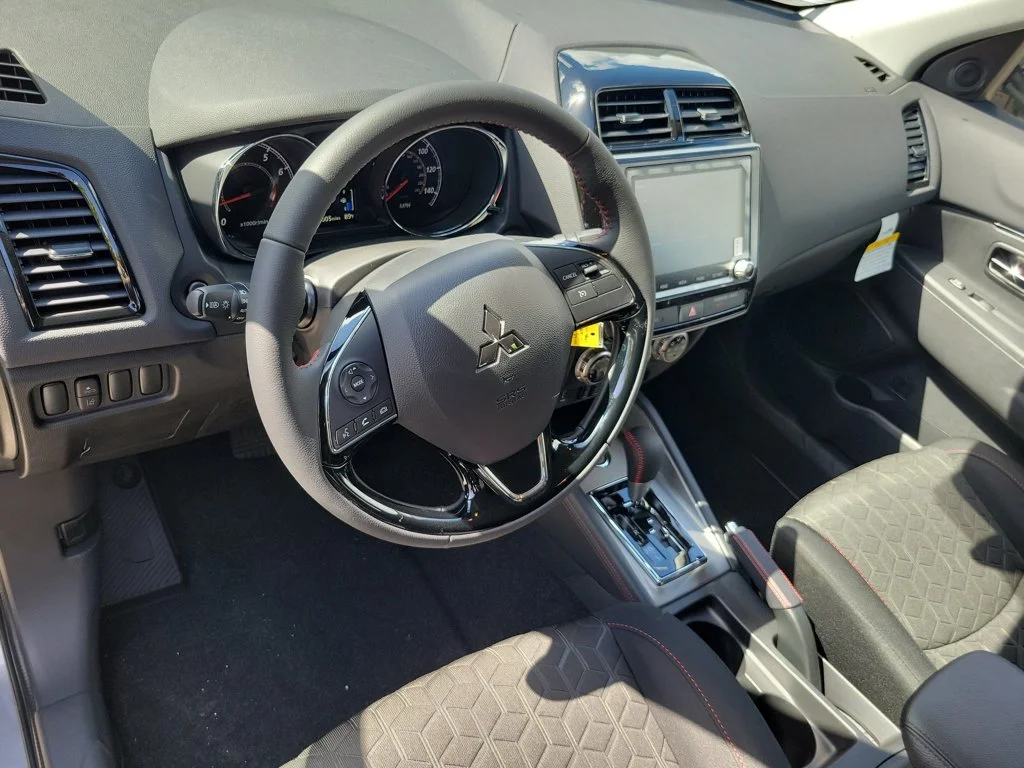 New 2027 MERCURY GRAY METALLIC Mitsubishi 2.0 LE AWC image 24