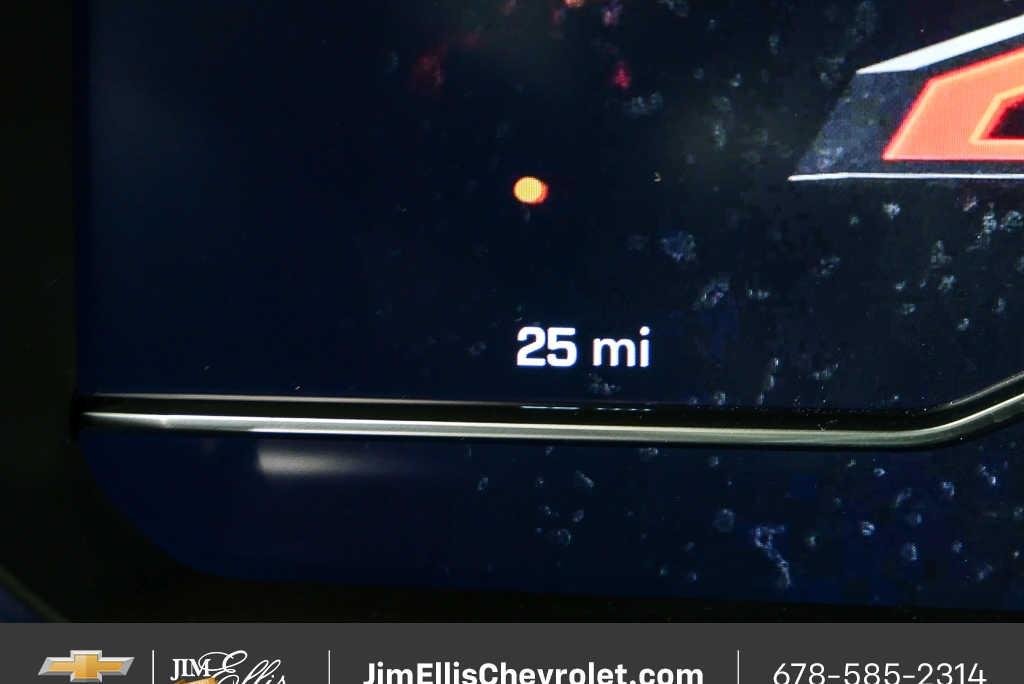 New 2025 Summit White Chevrolet RST image 9