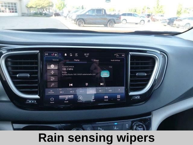 Used 2024 Silver Mist Clearcoat Chrysler Touring L image 16