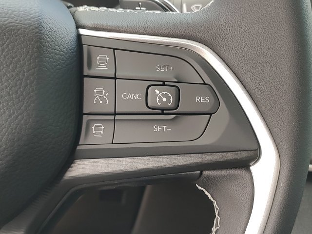 New 2027 Bright White Clear-Coat Paint Jeep Laredo image 22