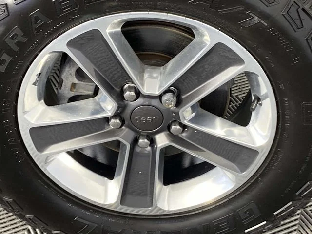 Used 2022 Black Jeep Unlimited Sahara image 30