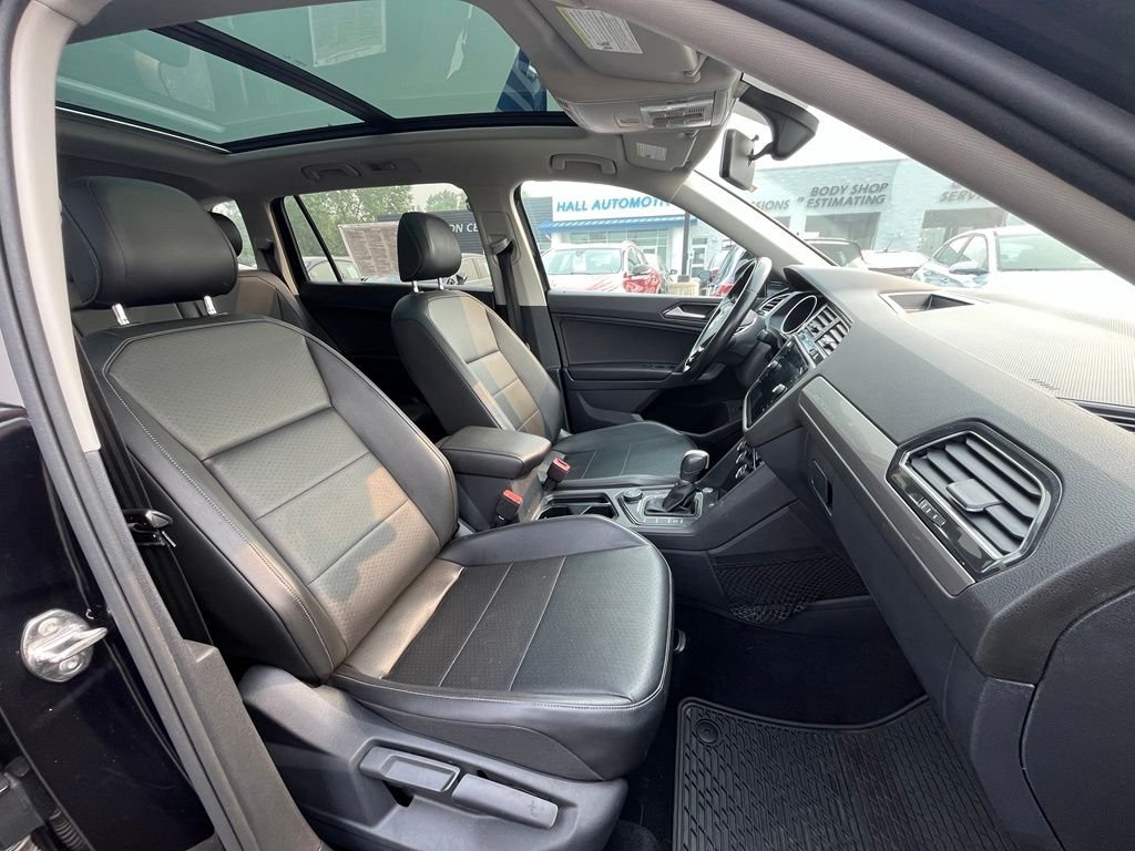 Used 2018 Black Volkswagen 2.0T SEL image 12
