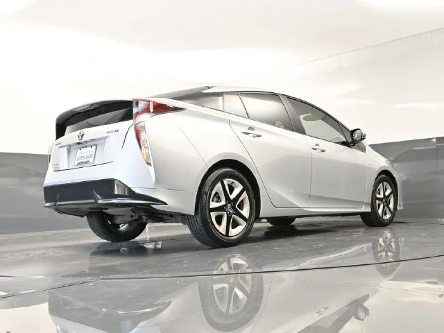 Used 2016 Silver Toyota Four Touring image 36
