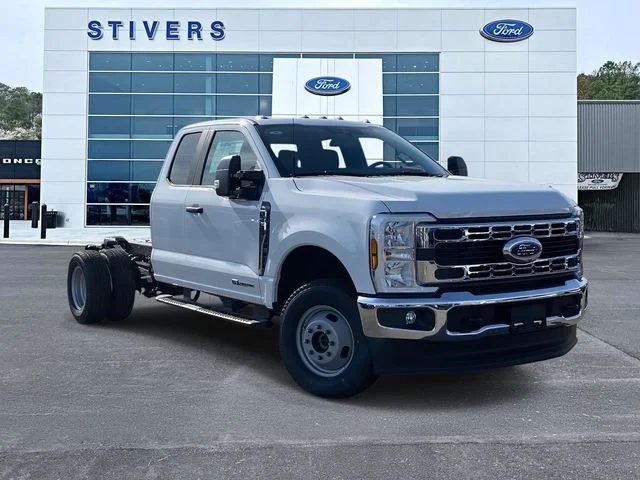 2026 Ford F-350 XL 4x4 SuperCab 168-In DRW's photo