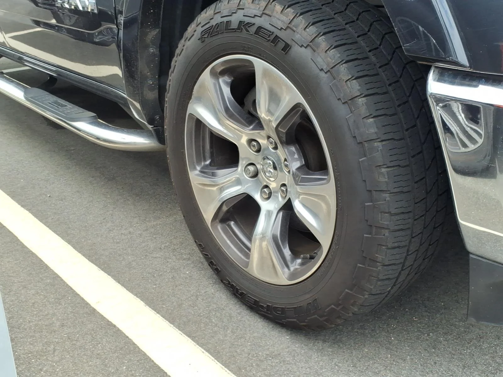 Used 2019 Patriot Blue Pearlcoat Ram Laramie image 7
