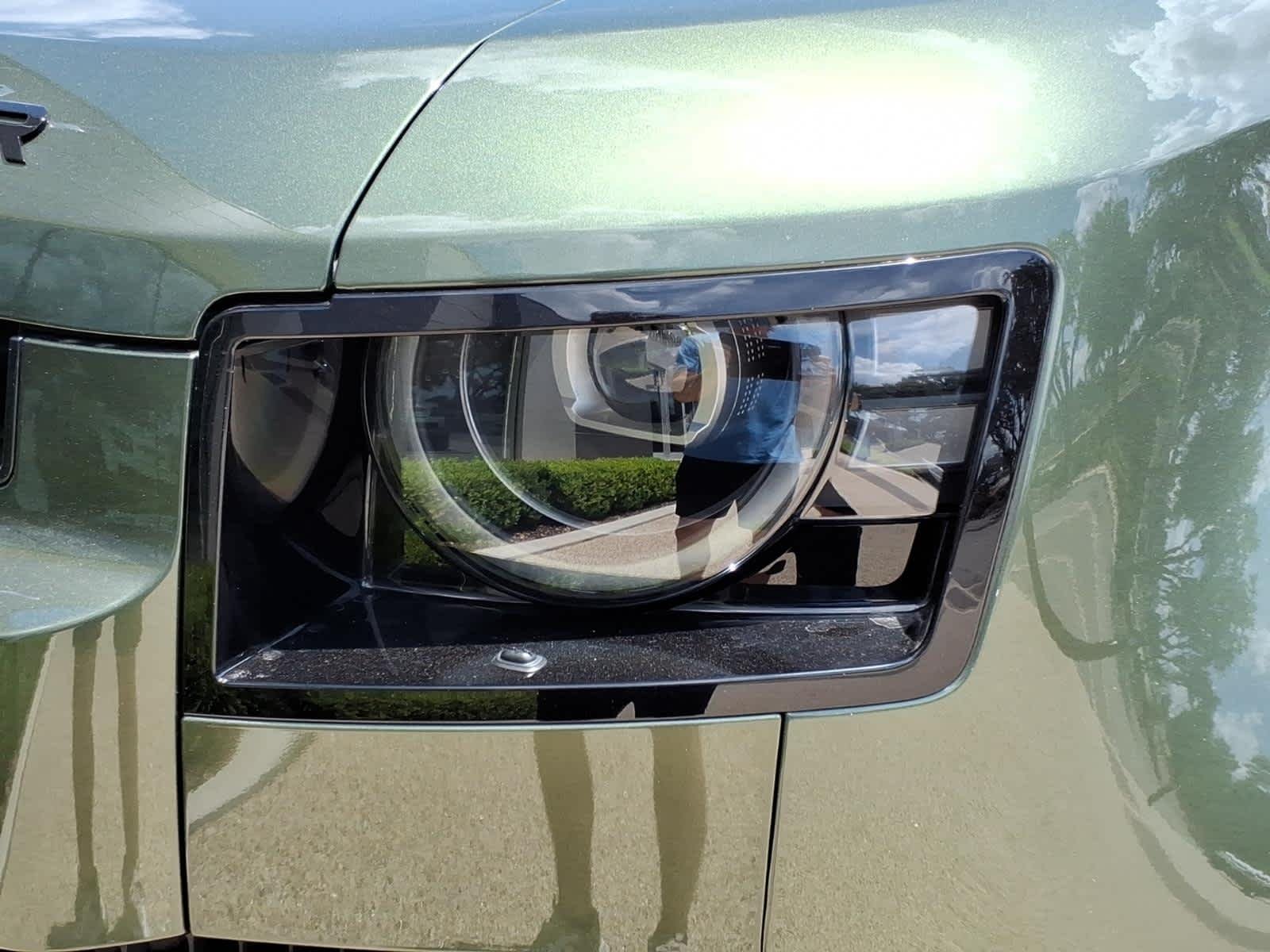 New 2026 Woolstone Green Land Rover X-Dynamic SE image 5
