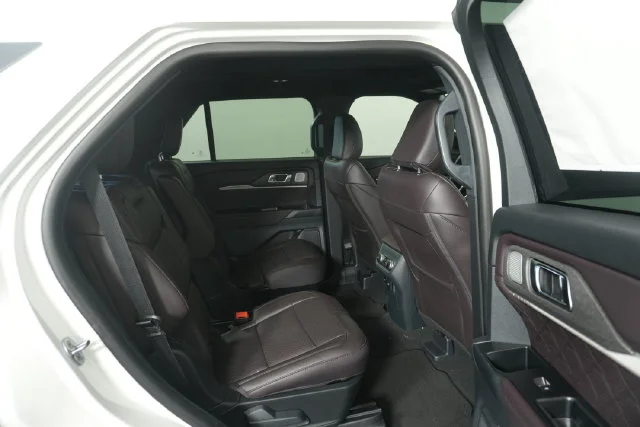 New 2027 Star White Metallic Tri-Coat Ford Platinum™ image 31