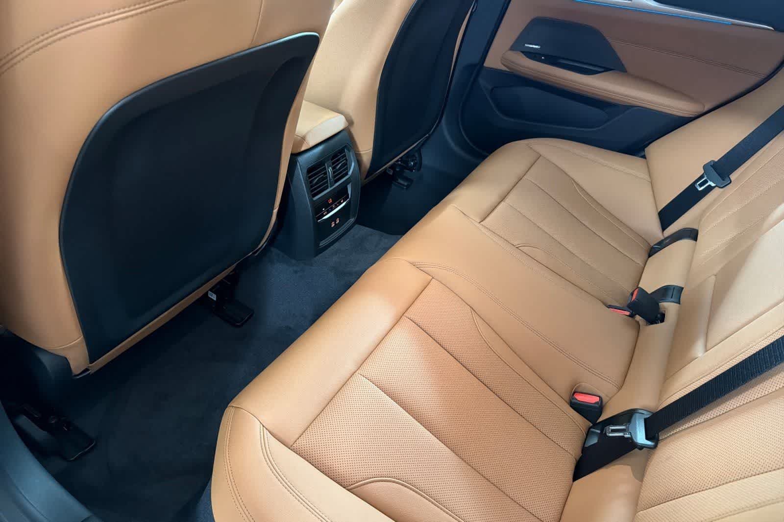 New 2026 Skyscraper Grey Metallic BMW eDrive40 image 4