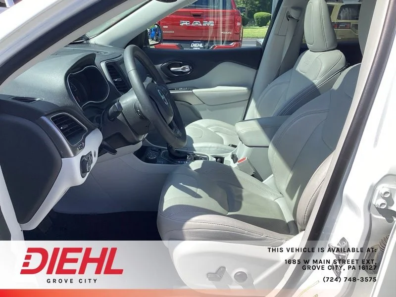 Used 2022 White Jeep Latitude Lux image 20