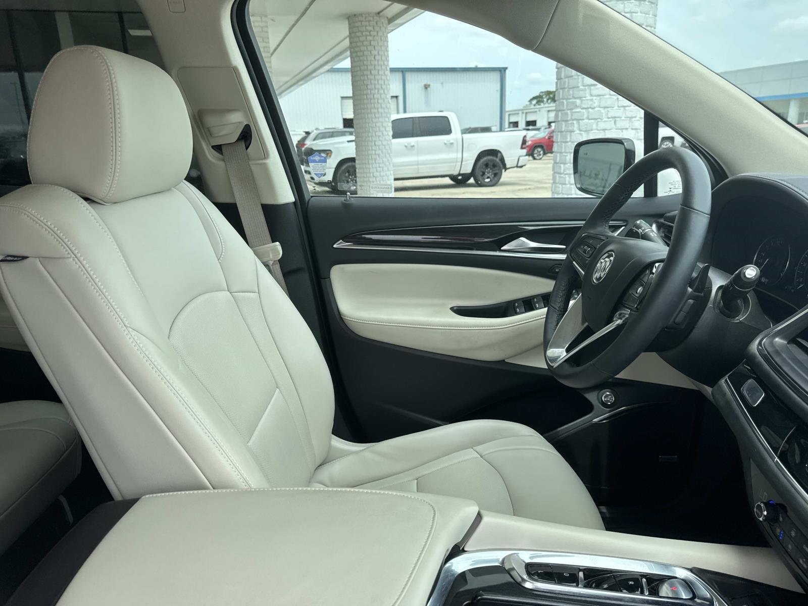 Used 2022 White Frost Tricoat Buick Premium image 10