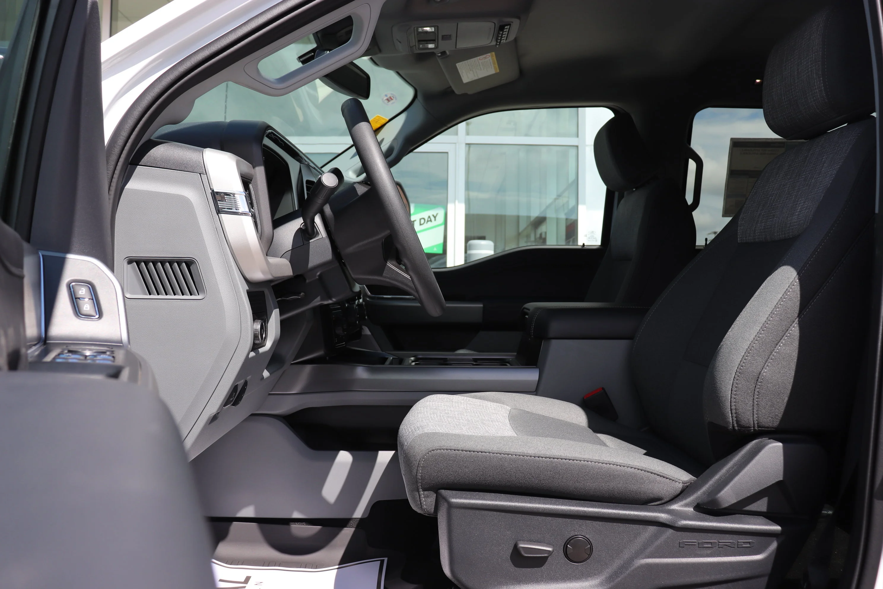 New 2026 OXFORD WHITE Ford XLT image 8