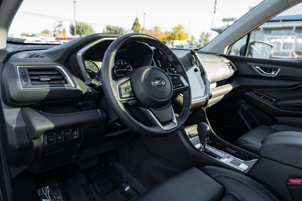 Used 2025 Cosmic Blue Pearl Subaru Limited image 28