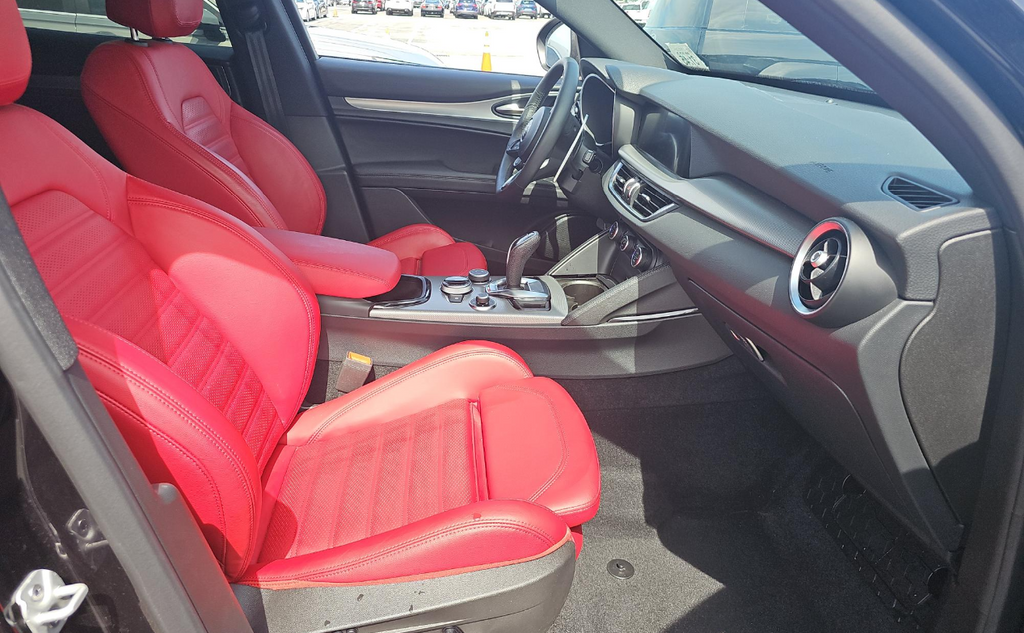 Used 2025 Black Alfa Romeo Veloce image 6