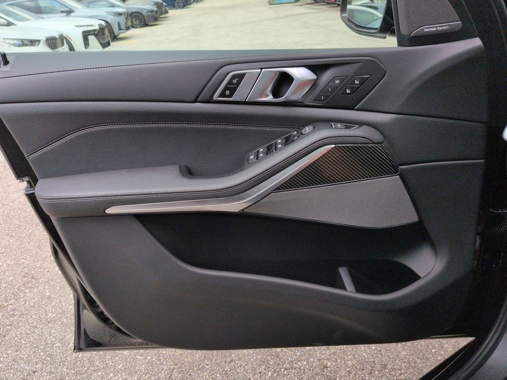 New 2026 Black Sapphire Metallic BMW M60i image 31
