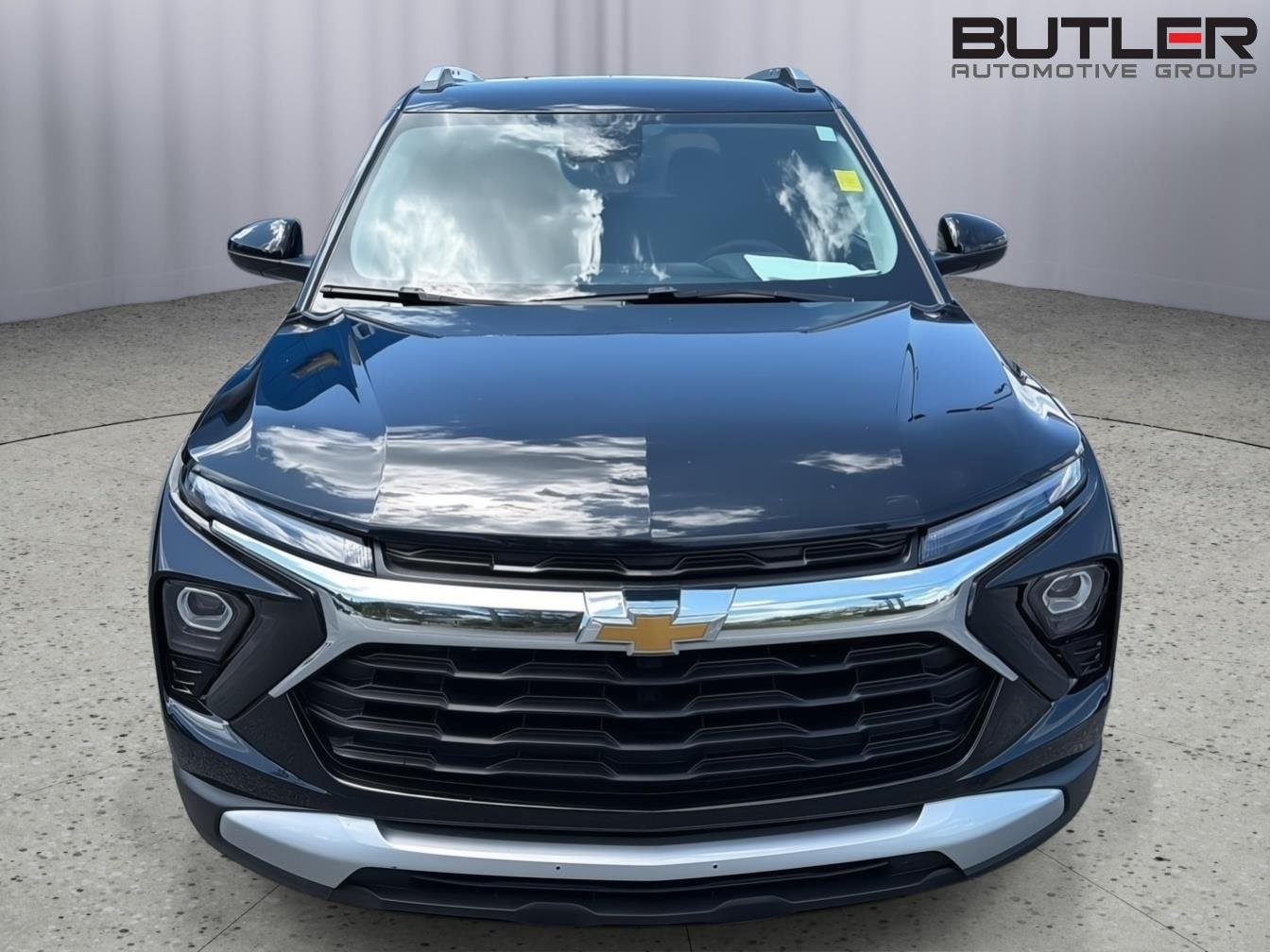 Used 2025 Mosaic Black Metallic Chevrolet LT image 9